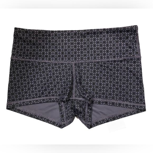 Lululemon Boogie Short - Picture 1 of 2